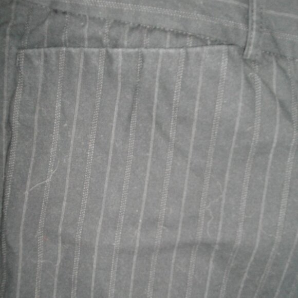 Women's Dockers Ideal Fit size 10 brown pinstripe trouser, new. - Picture 2 of 4